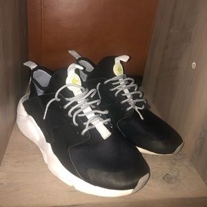 Black/Gray Nike Huaraches